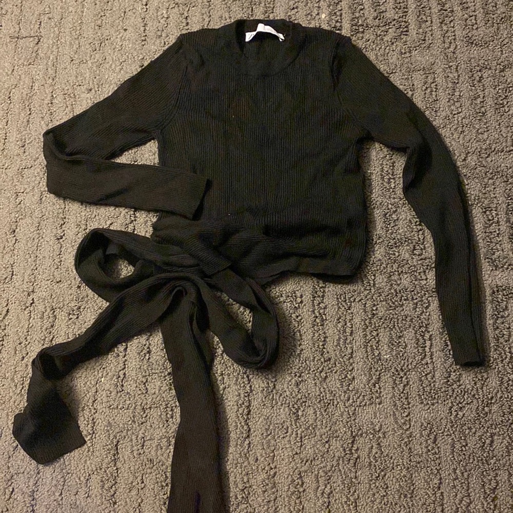 Black crop long sleeve